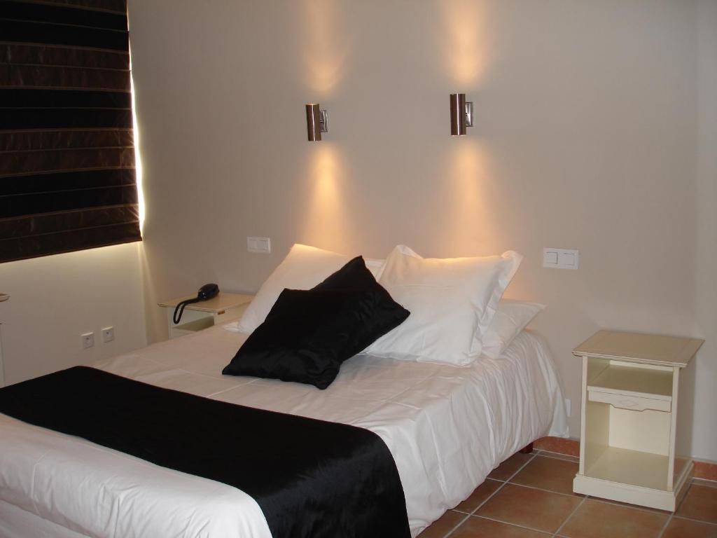 Hotel Logis Auberge Cote Jardin Lézignan-Corbières Pokoj fotografie