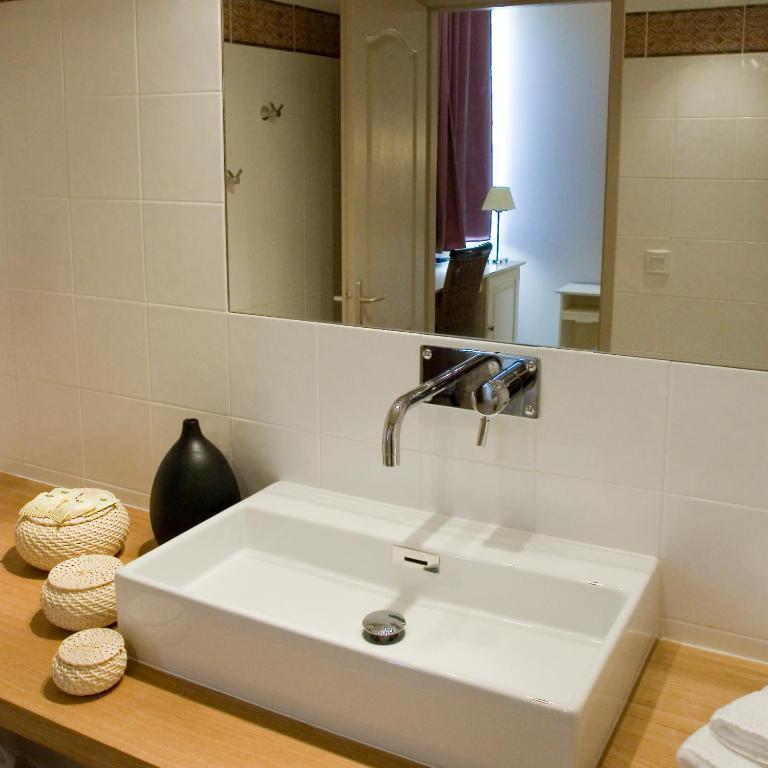 Hotel Logis Auberge Cote Jardin Lézignan-Corbières Pokoj fotografie